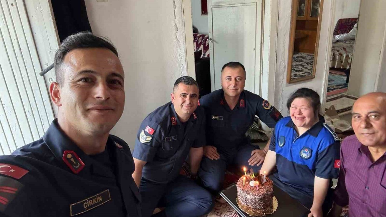 Kırşehir’de Jandarmadan Down Sendromlu Sıla’ya Doğum Günü Sürprizi