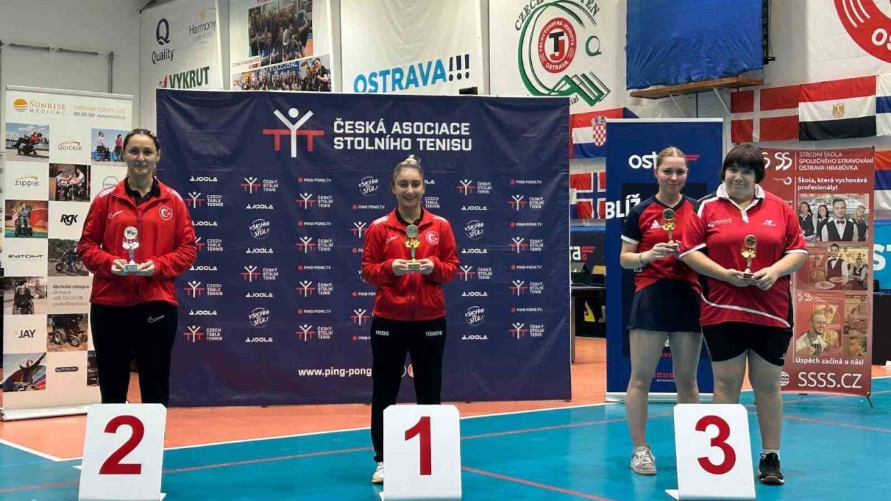 Sakarya Büyükşehir’in başarılı raketi şampiyon oldu