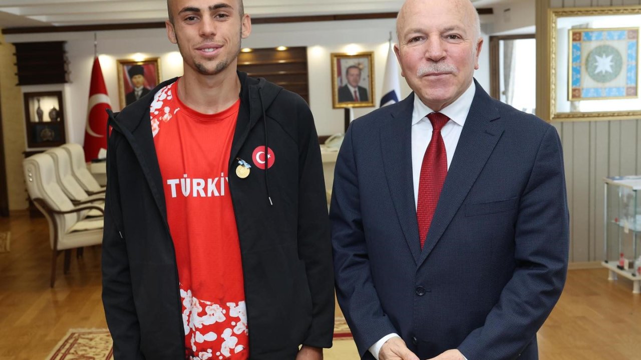 Başkan Sekmen şampiyon atleti kutladı