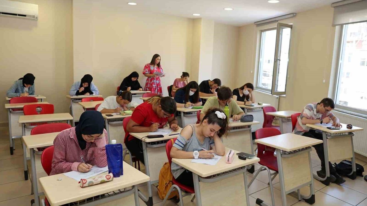 Ataşehir Belediyesi’nden lise ve üniversite sınavına hazırlanan öğrenciler için önemli destek