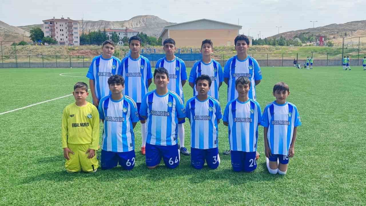 Akkışla’da ücretsiz futbol kursu