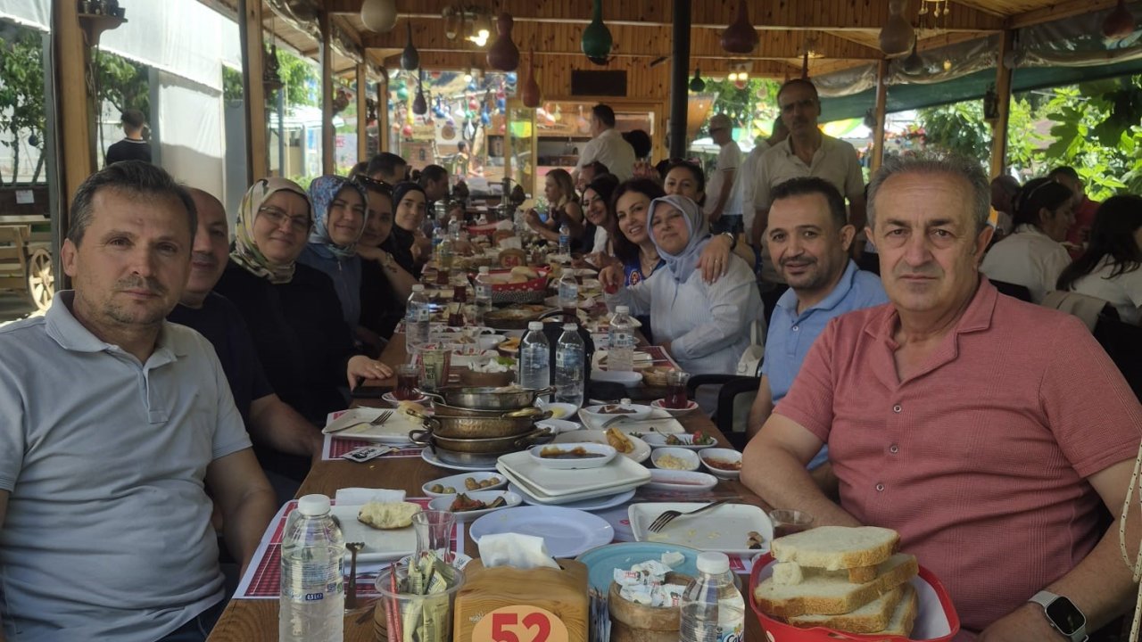 Tayini çıkan öğretmenlere duygusal veda