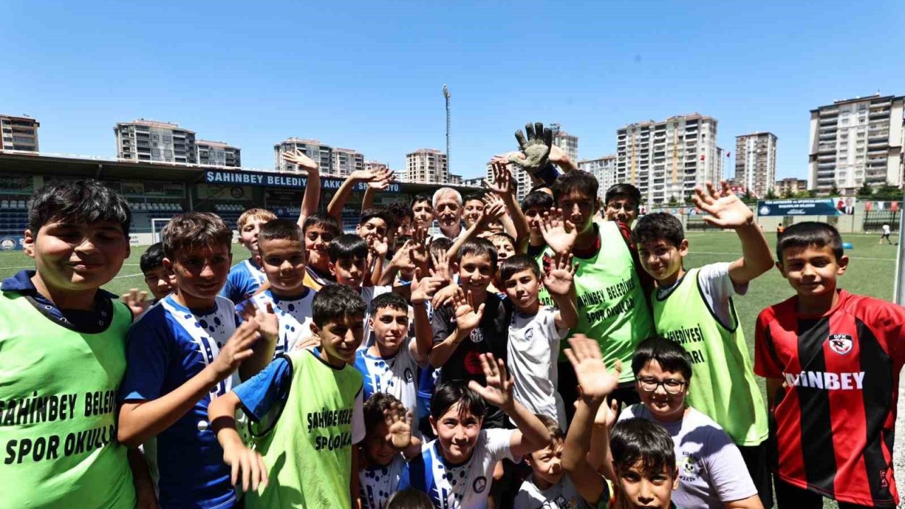 Şahinbey Belediyesi öğrencileri yalnız bırakmadı