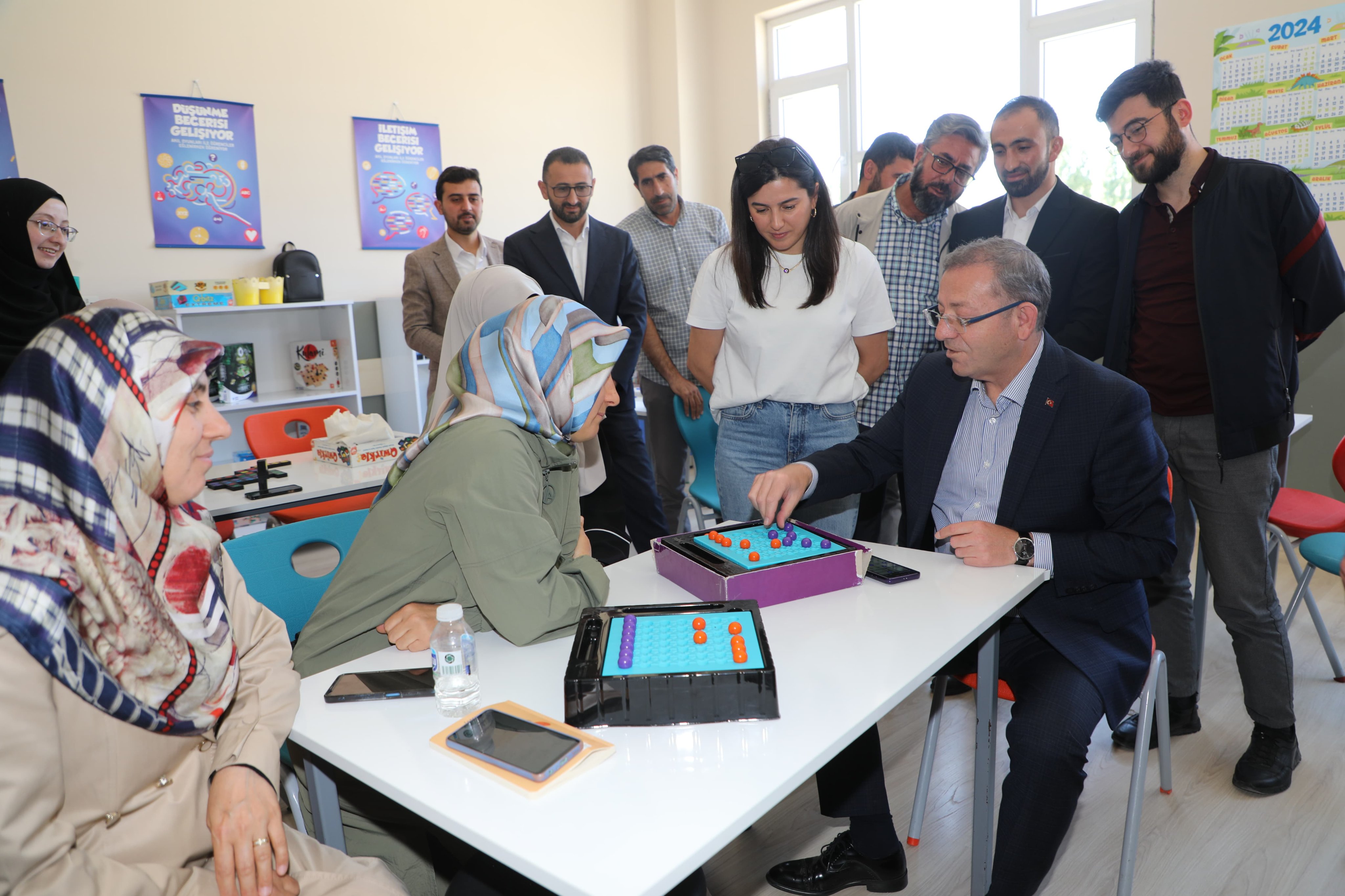 Kars Valisi Ziya Polat’tan Akıl ve Zeka Oyunları Kursu’na Ziyaret