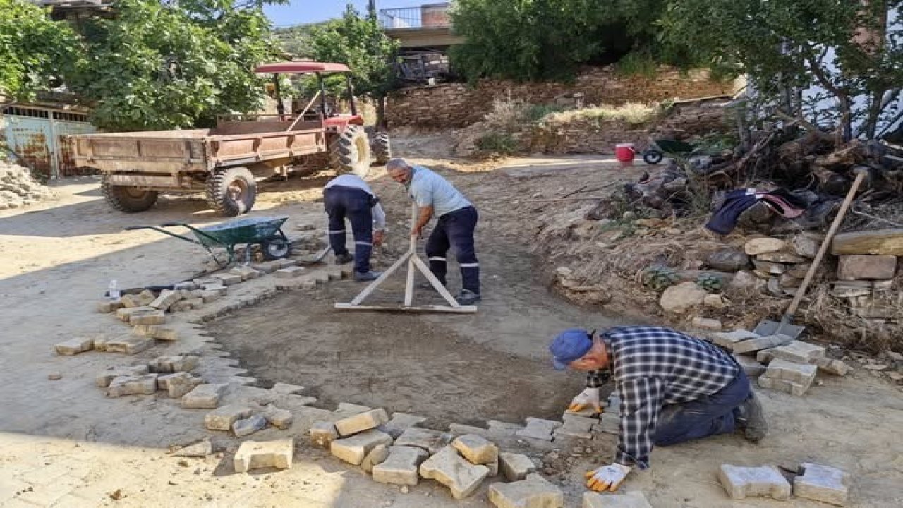 Karacasu’da yol çalışmaları devam ediyor