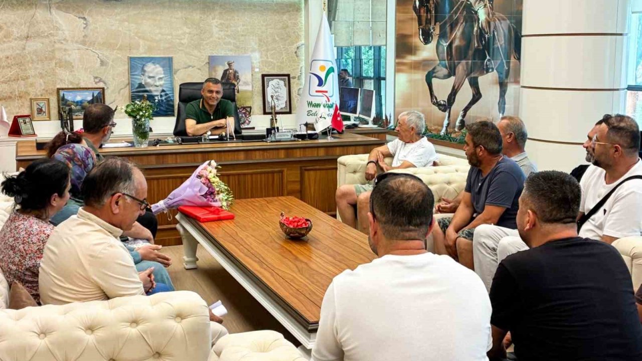 Manavgat Belediye Başkanı Kara, pazar esnafını dinledi