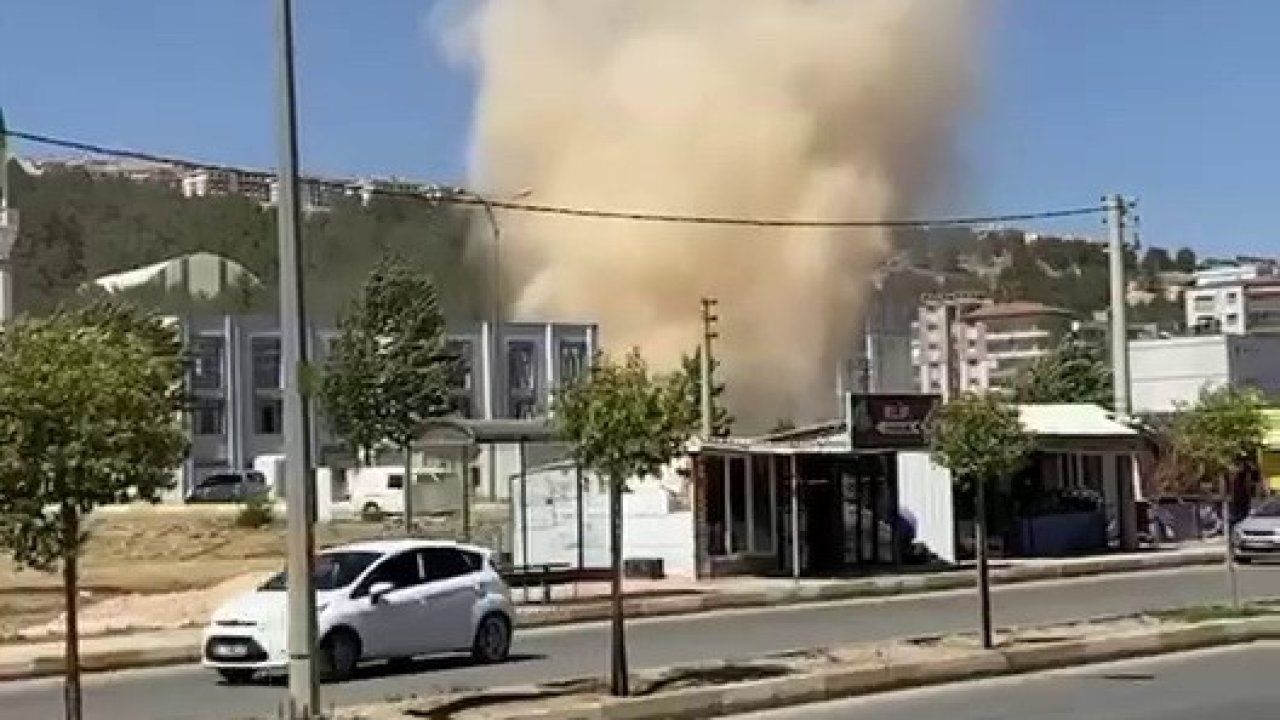 Adıyaman’da rüzgar, hortumlara neden oldu