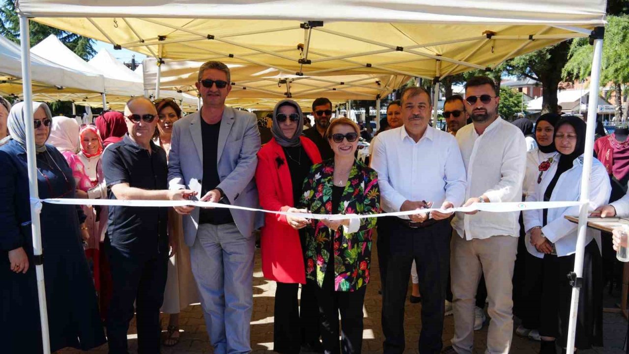 El emeği göz nuru eserler sergilendi