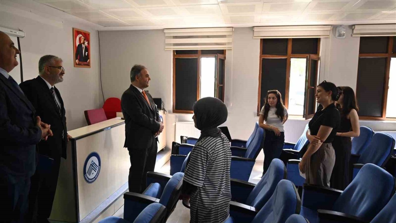 Rektör Karataş MYO’larda incelemelerde bulundu