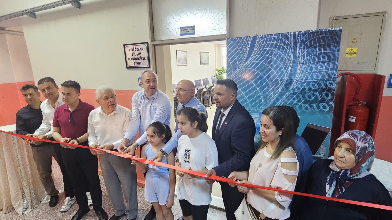 Alaşehir’de Veli Özkan Bilişim Teknolojileri Sınıfı açıldı