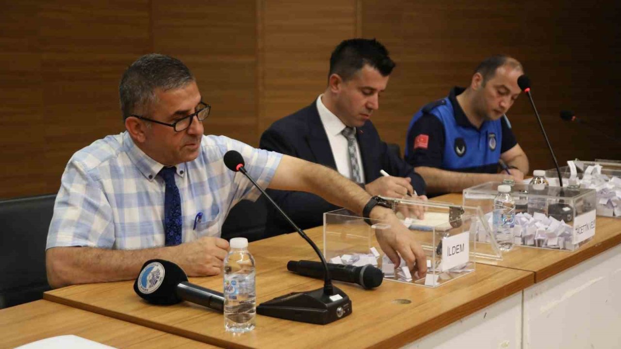 Melikgazi Köy Pazarı’nda yer alacak esnafın yerleri kura ile belirlendi