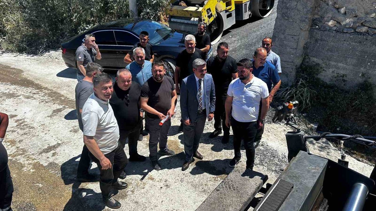 Köylerde sıcak asfalt çalışmaları sürüyor