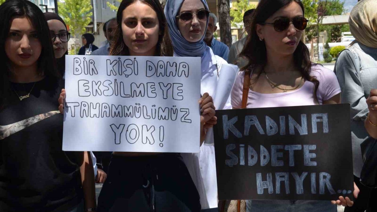 Sivas’ta kadınlar, 3 çocuk annesi Gonca Özdemir için yürüdü