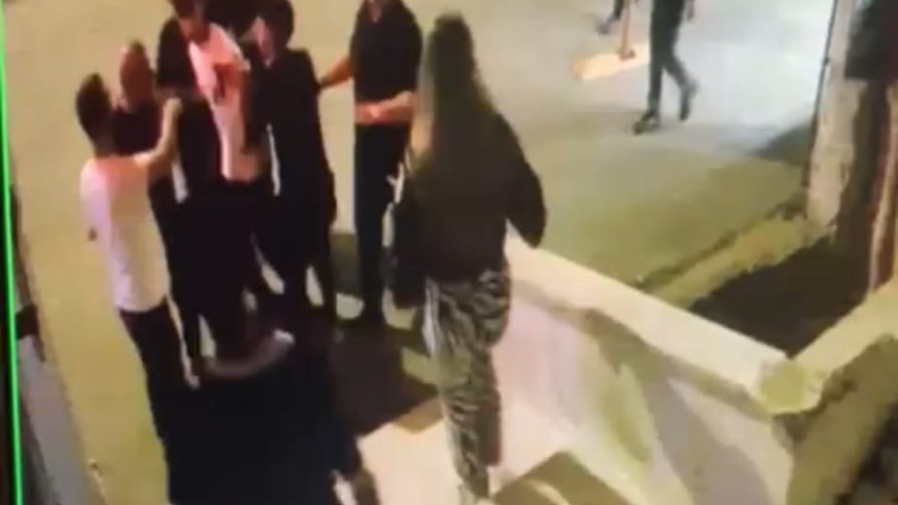 Batman’da 17 yaşındaki gencin bıçaklı saldırıya uğradığı anlar kamerada