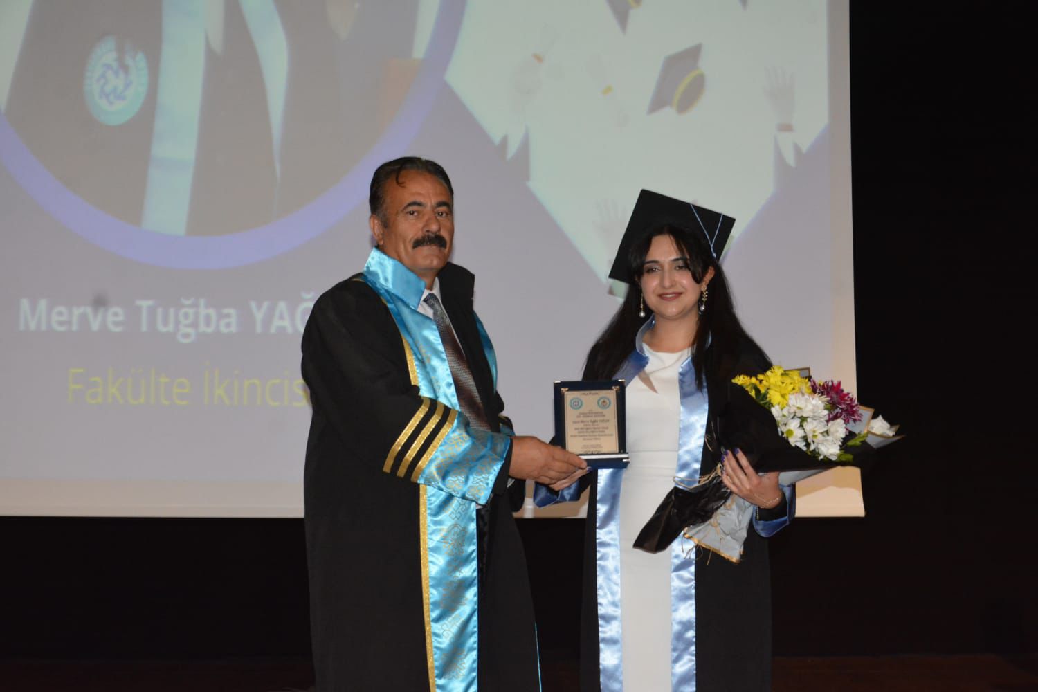 Kafkas Üniversitesi Fen Edebiyat Fakültesi’nde Mezuniyet Töreni Yapıldı