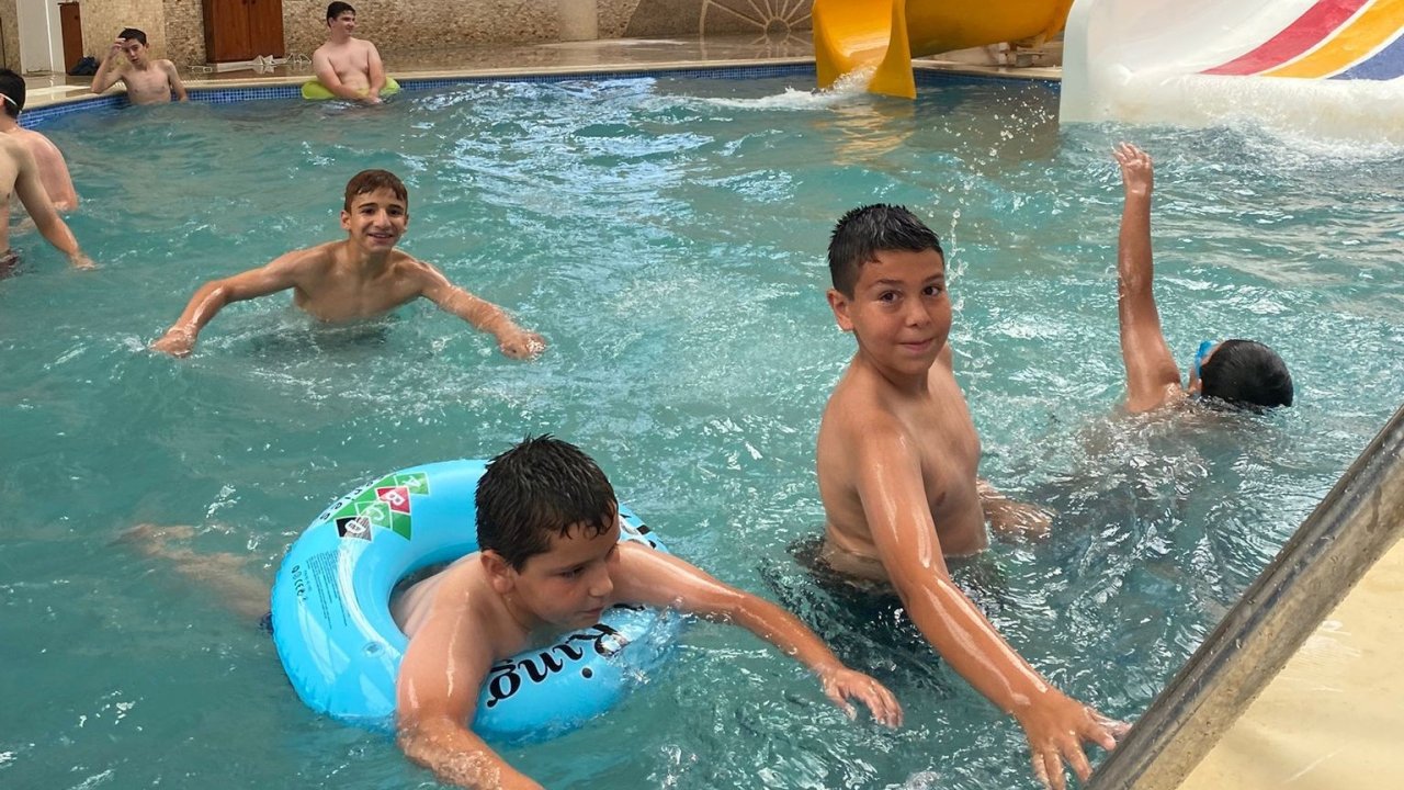 Gediz Belediyesi’nden öğrencilere aquapark sürprizi