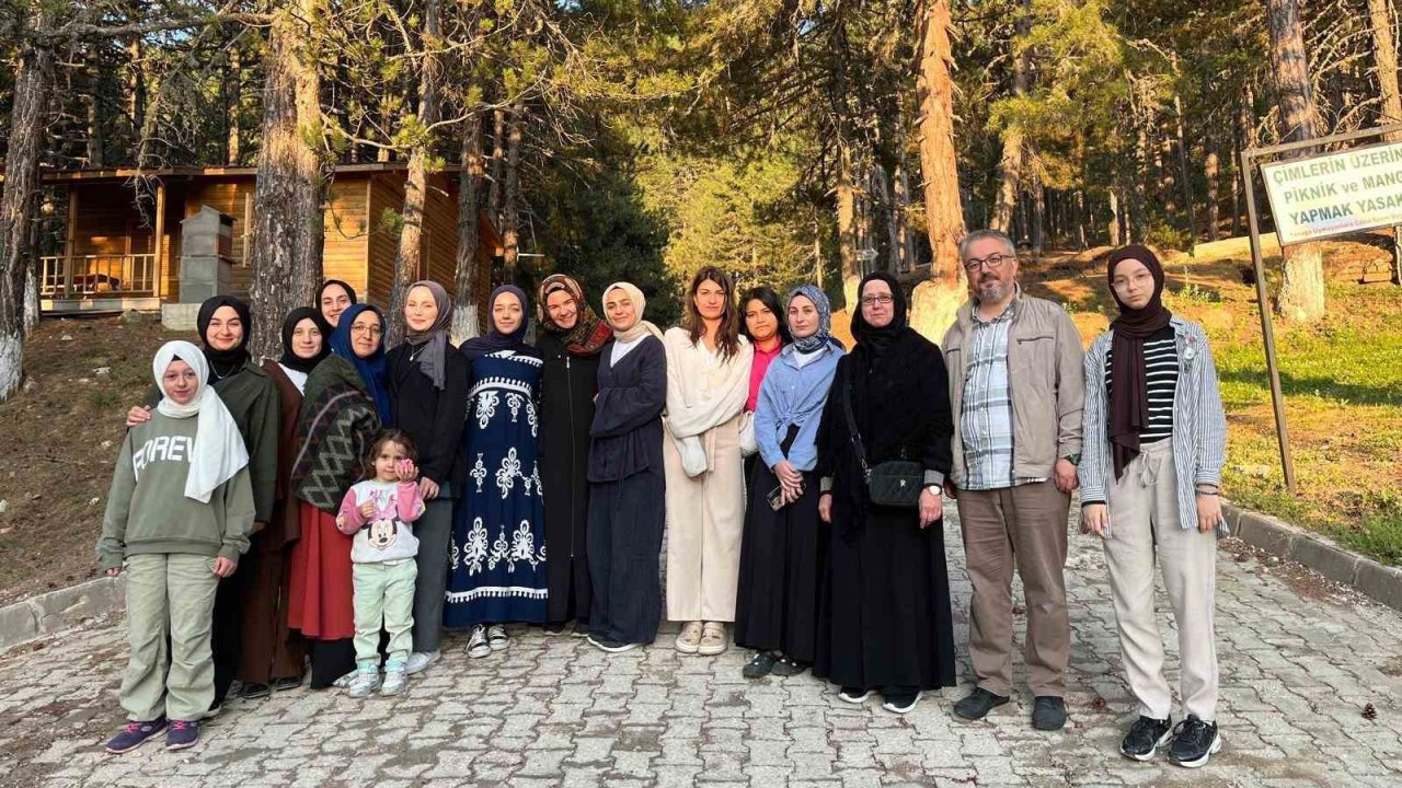 Gediz’de manevi danışmanlık faaliyetleri mezunlarla Murat Dağında veda buluşmasıyla taçlandı