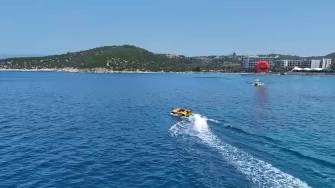 Tatil beldelerinde yeni trend: Spor araba görünümlü sürat tekneleri ilgi görüyor