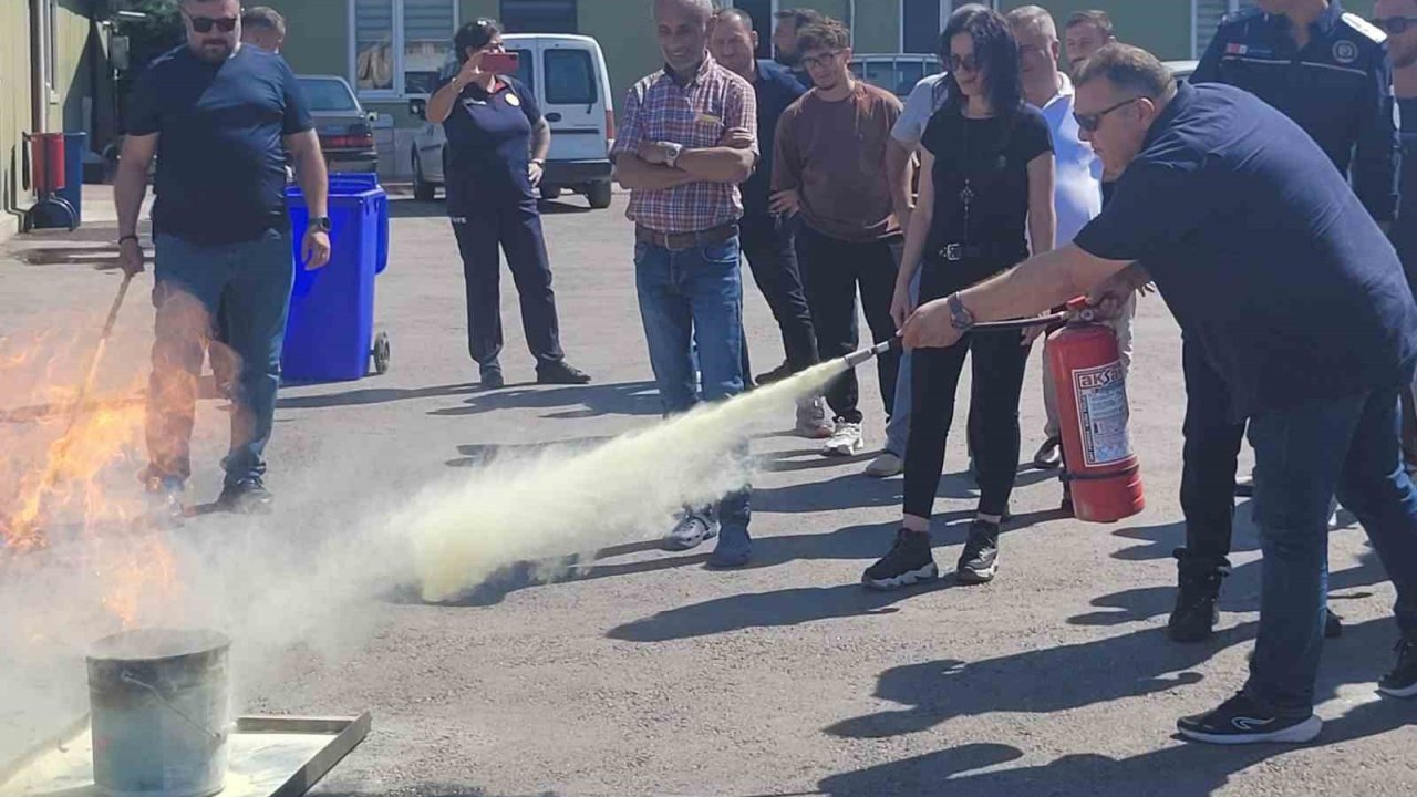 İtfaiyeden, belediye personeline yangın eğitimi