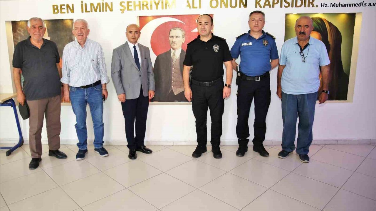 İl Emniyet Müdürü Yılmaz, emniyet personelinin annesinin cenazesine katıldı