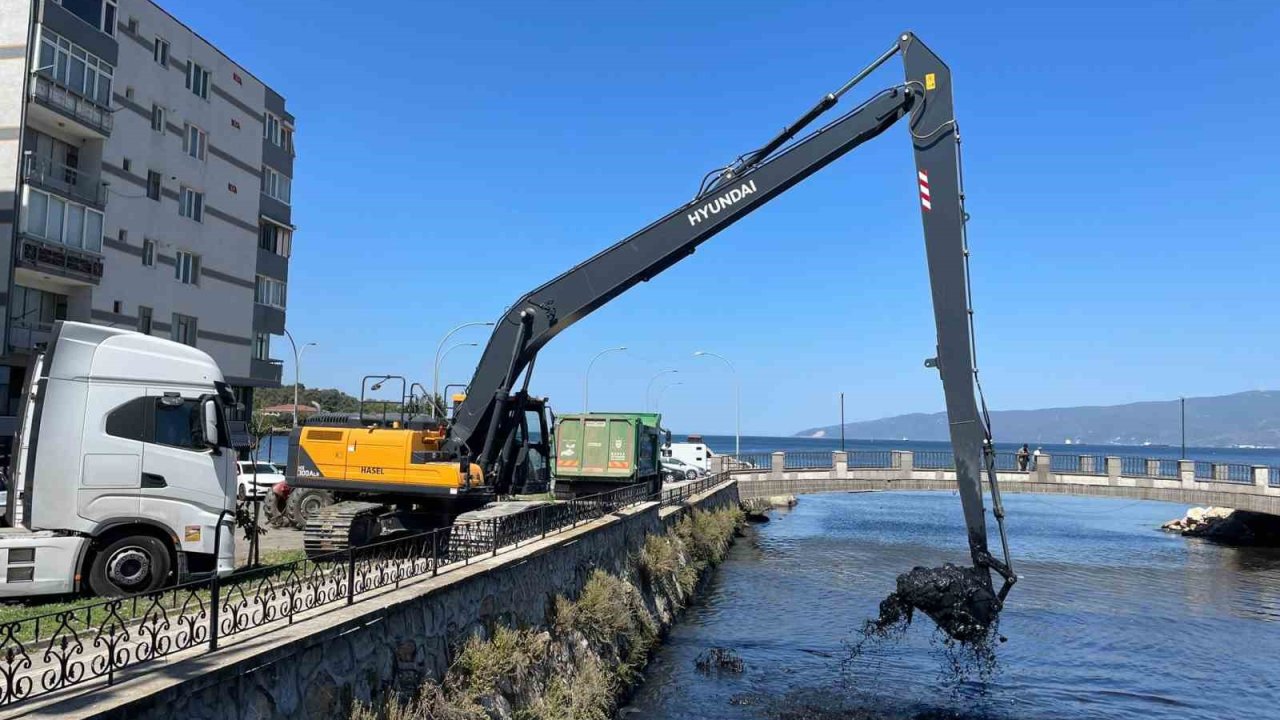 Büyükşehir’den Karsak Deresi’nde kapsamlı temizlik