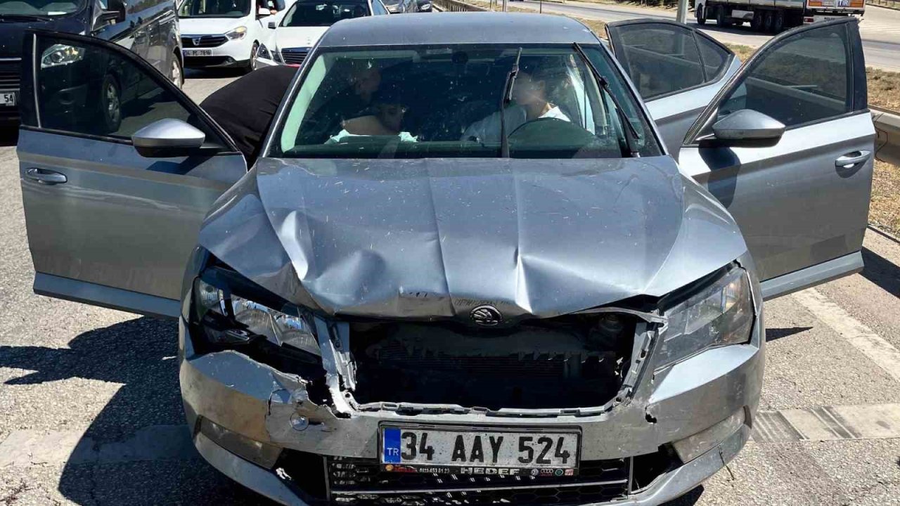 Kırıkkale’de 3 araçlı zincirleme kaza: 3 yaralı