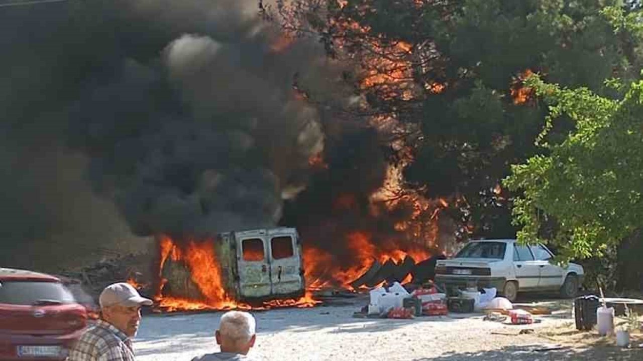 Karavan yangını ormana sıçradı, ekipler anında müdahale etti