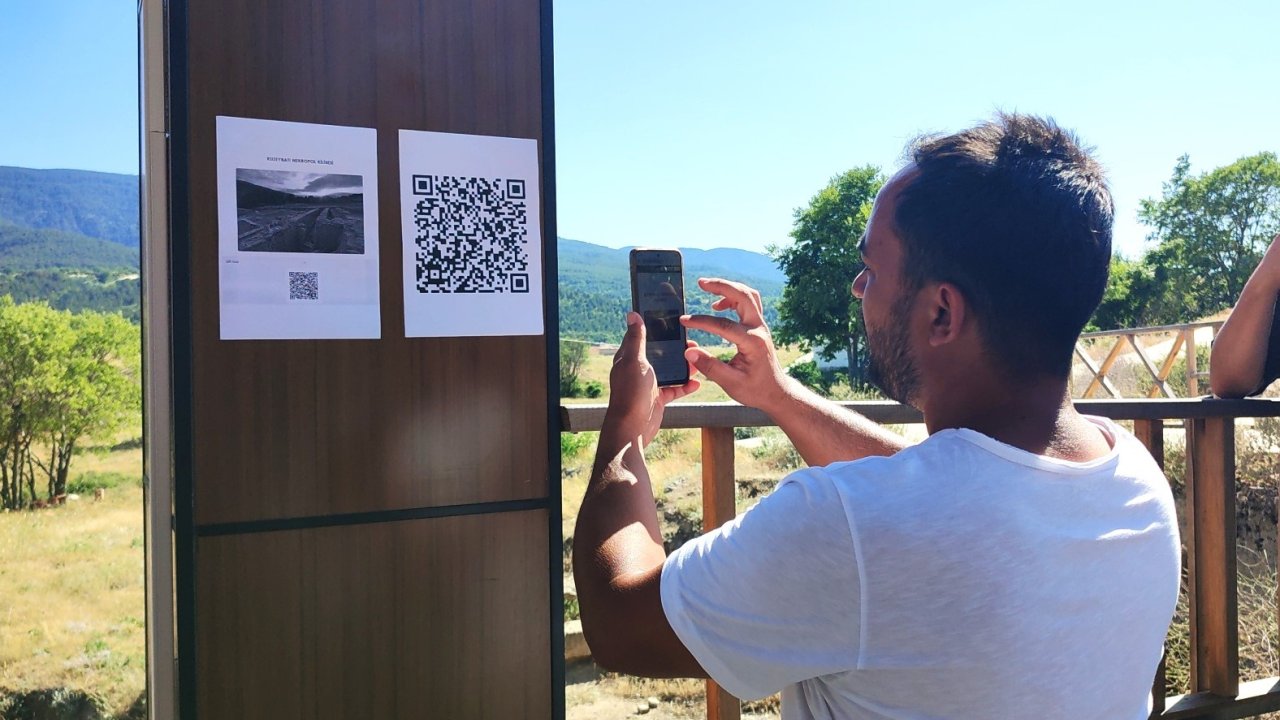 Yerli ve yabancı ziyaretçiler Hadrianopolis Antik Kentini QR kodla tanıyacak