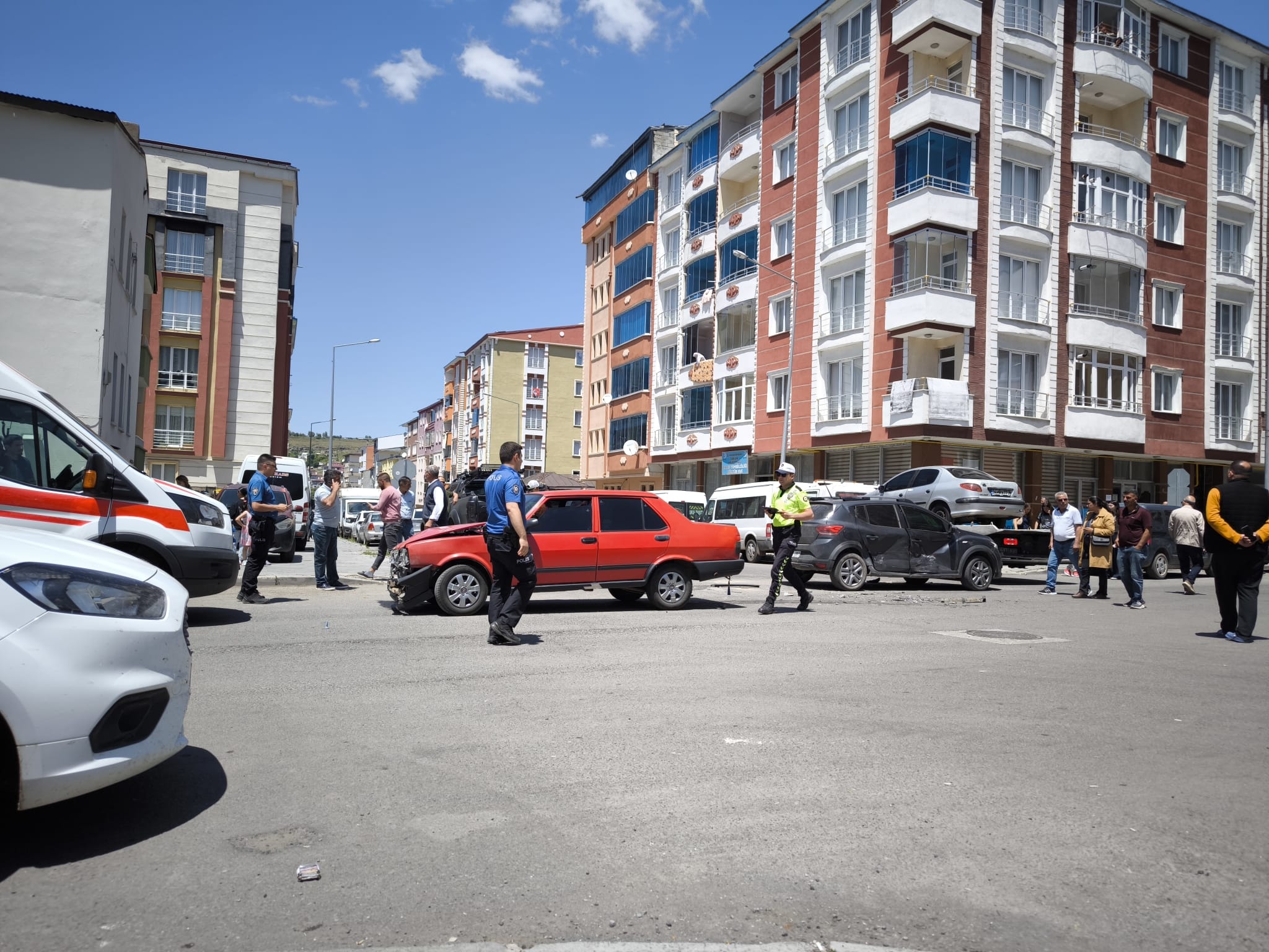 Kars’ta aynı yerde kaza üstüne kaza!