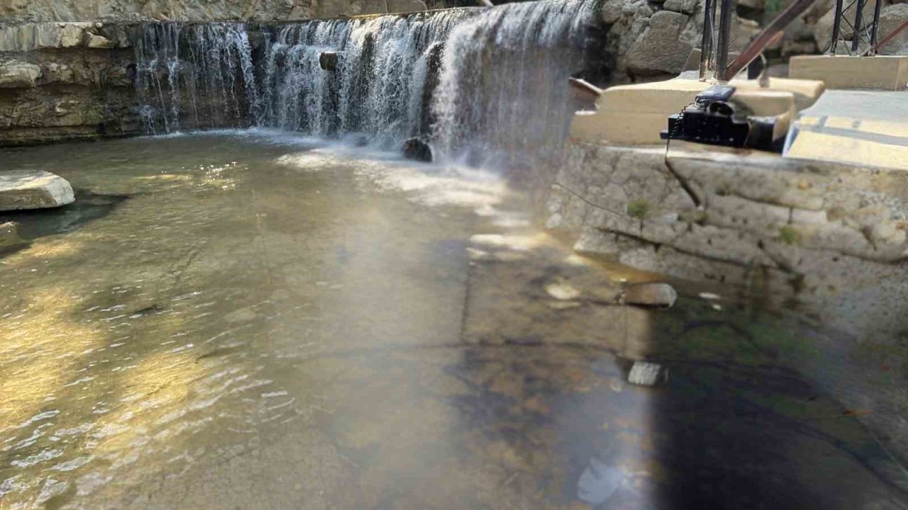 Serinlemek için girdiği parktaki suda hayatını kaybetti