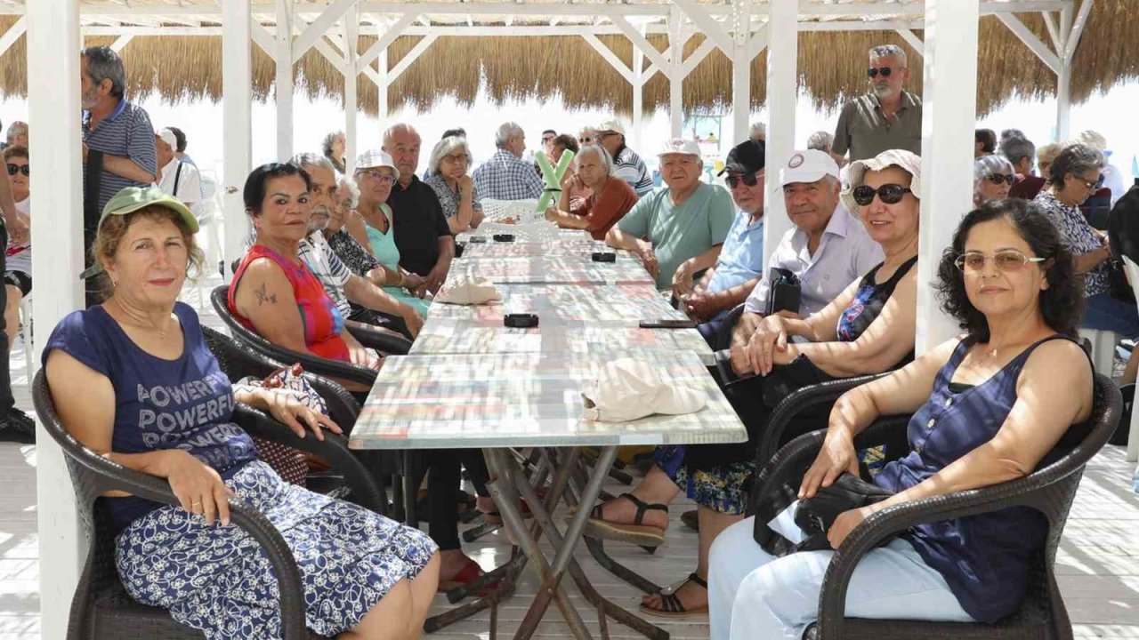 Mersin’de emeklilere ’Yaza Merhaba’ etkinliği