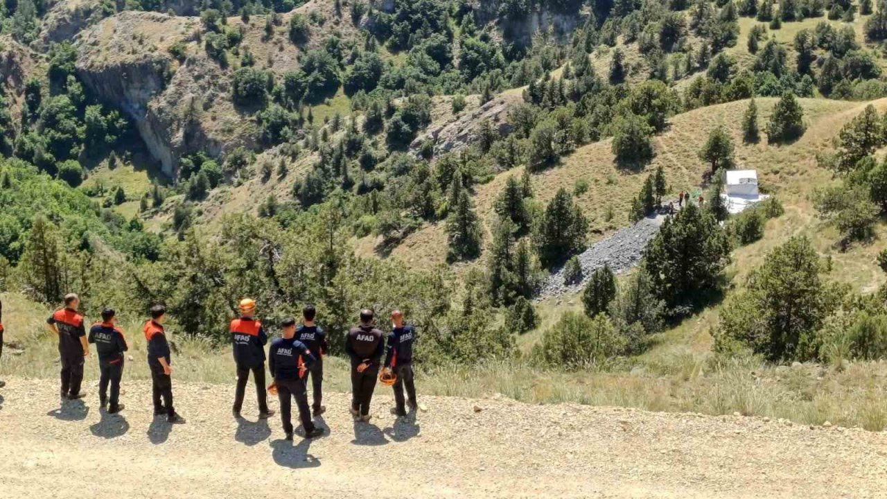 Göçüğün yaşandığı taş ocağından ilk görüntüler
