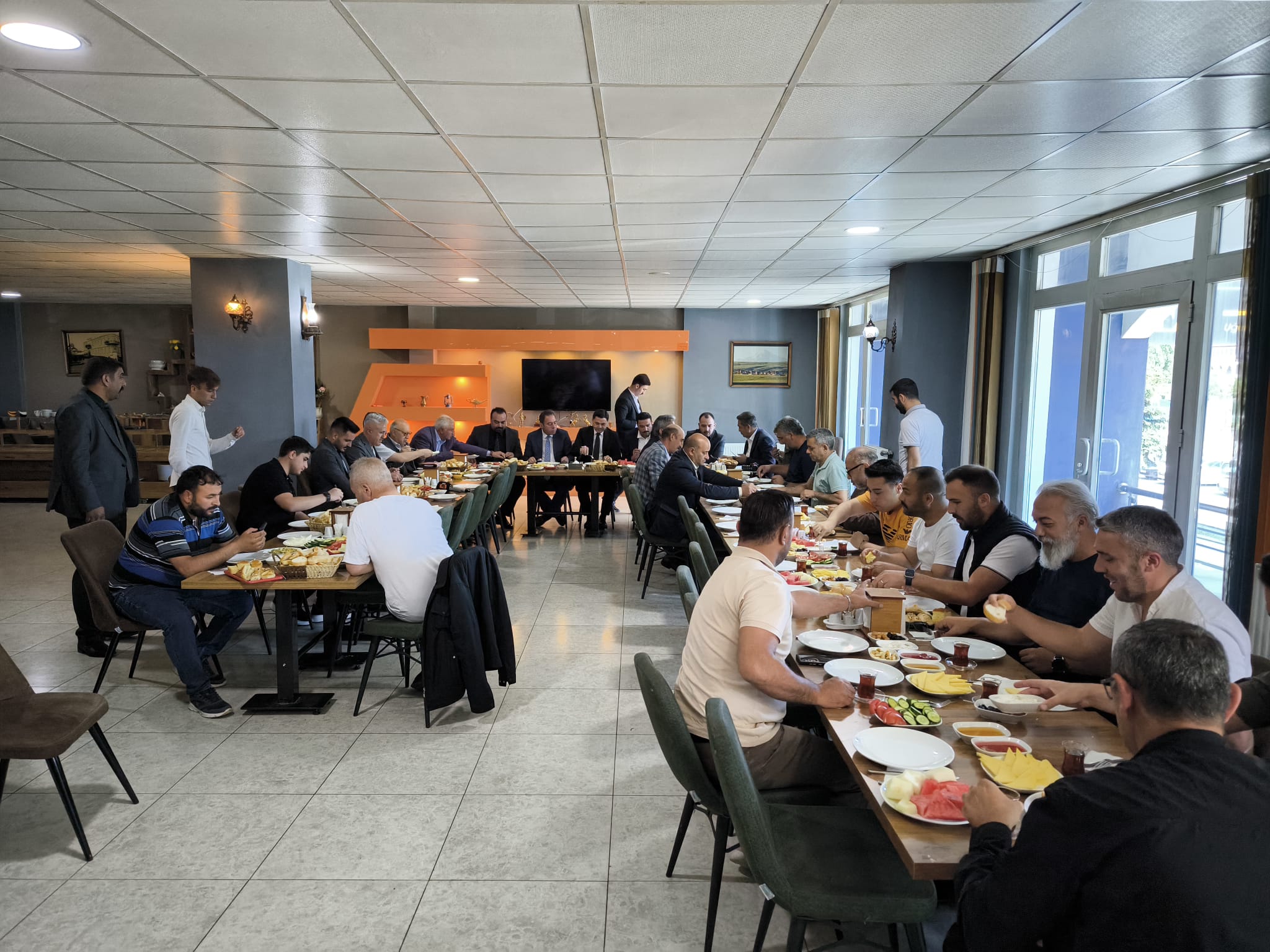 MHP Yönetimi Kars Basın Camiasıyla bir araya geldi