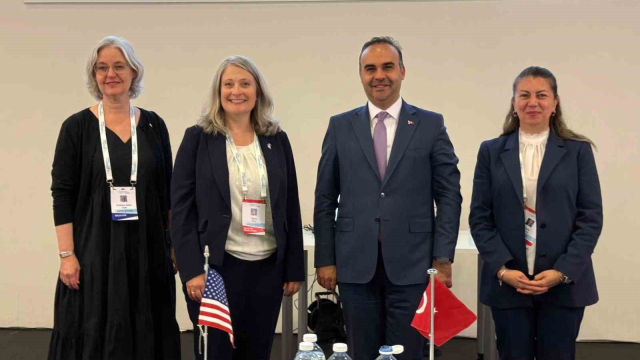 Bakan Kacır: "Antarktika’da kalıcı Türk Bilim Üssü kuracağız"