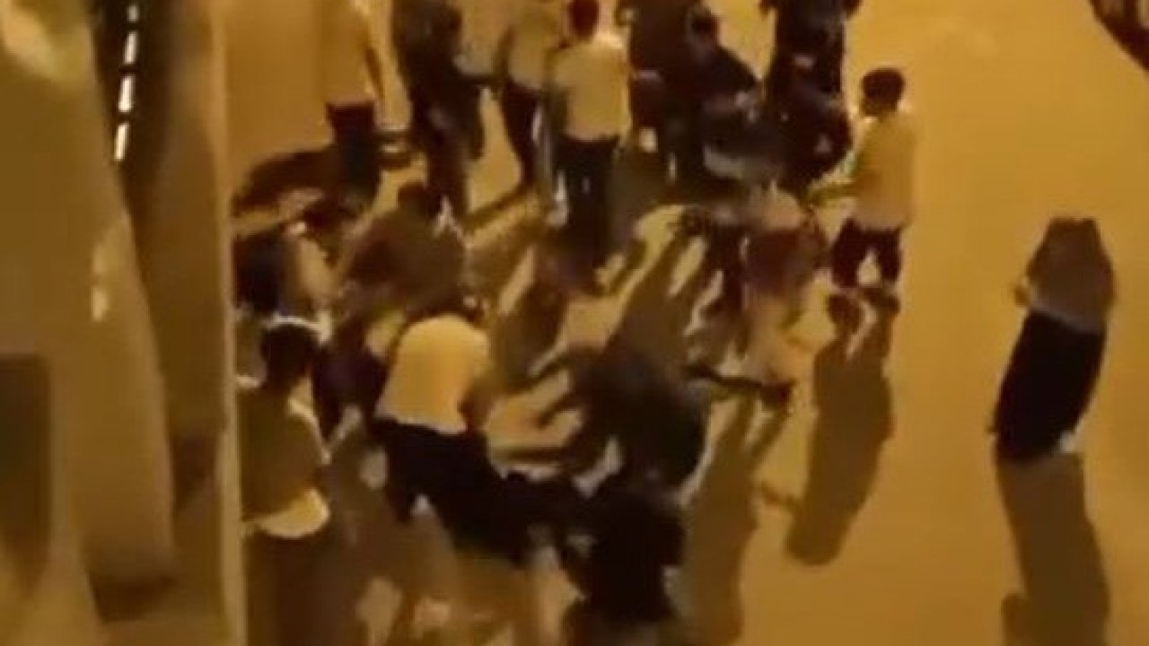 Esenyurt’ta iki aile arasında laf atma tartışması kavgaya dönüştü: O anlar cep telefonu kamerasında