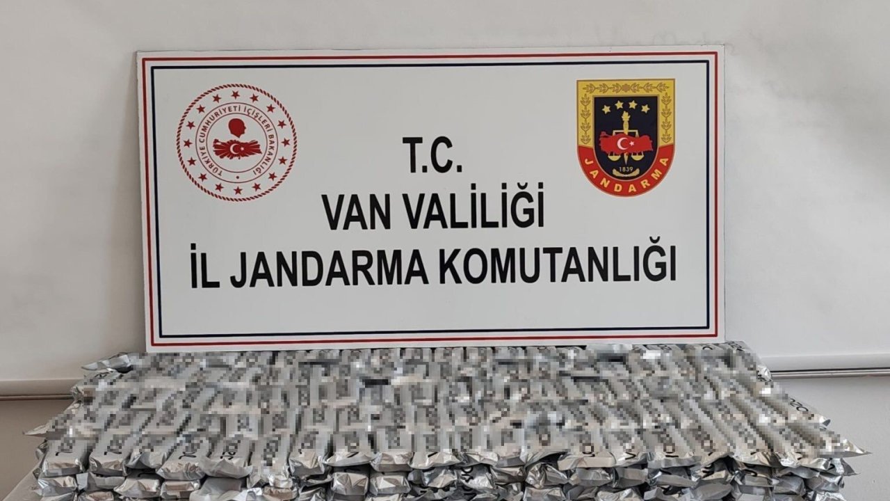 Van’da kaçak sigara operasyonu