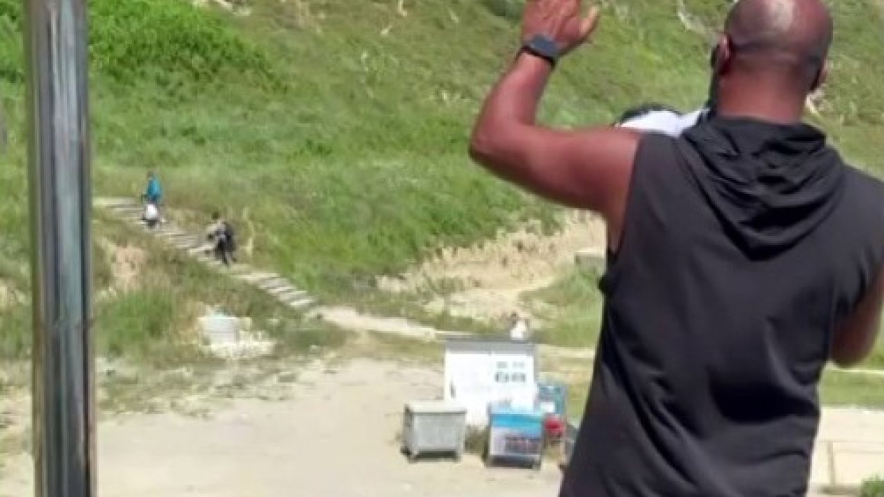 Şile’de cankurtarandan çöplerini bırakanlara anonslu uyarı: "Size yakışmadı"