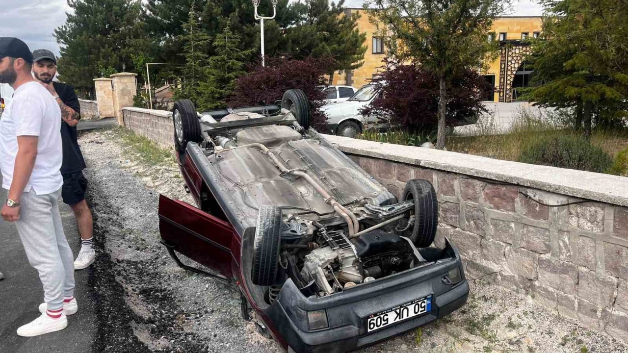 Kediye çarpmamak için manevra yapınca aracı takla attı