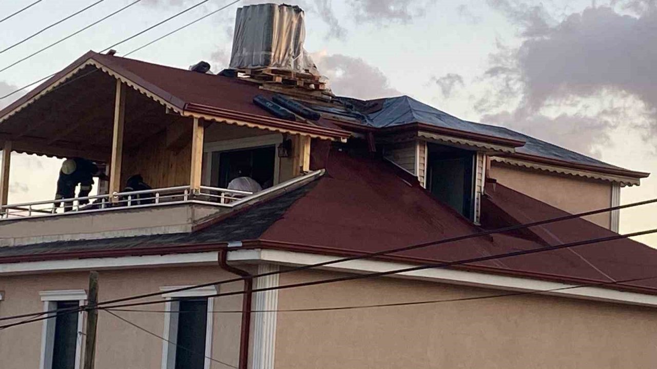 Çatı tamiri sırasında çıkan yangın korkuttu