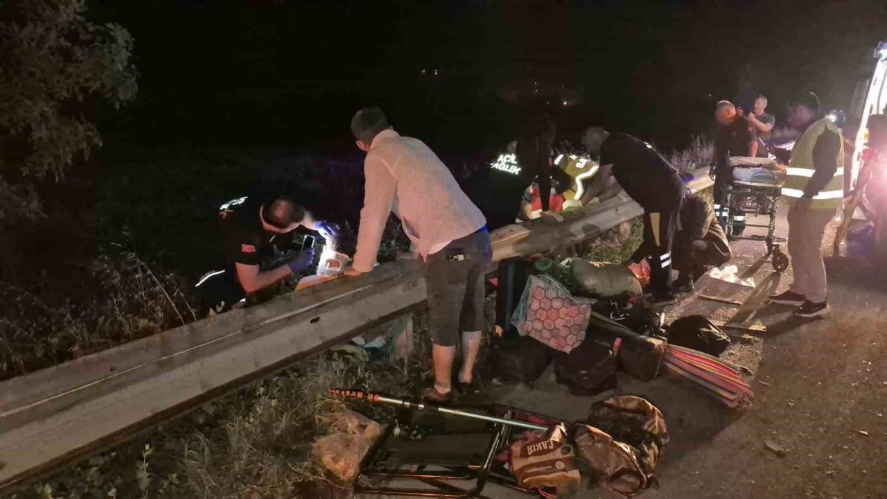 Anadolu Otoyolu’nda feci kaza... Tır, minibüse arkadan çarptı: 7 yaralı