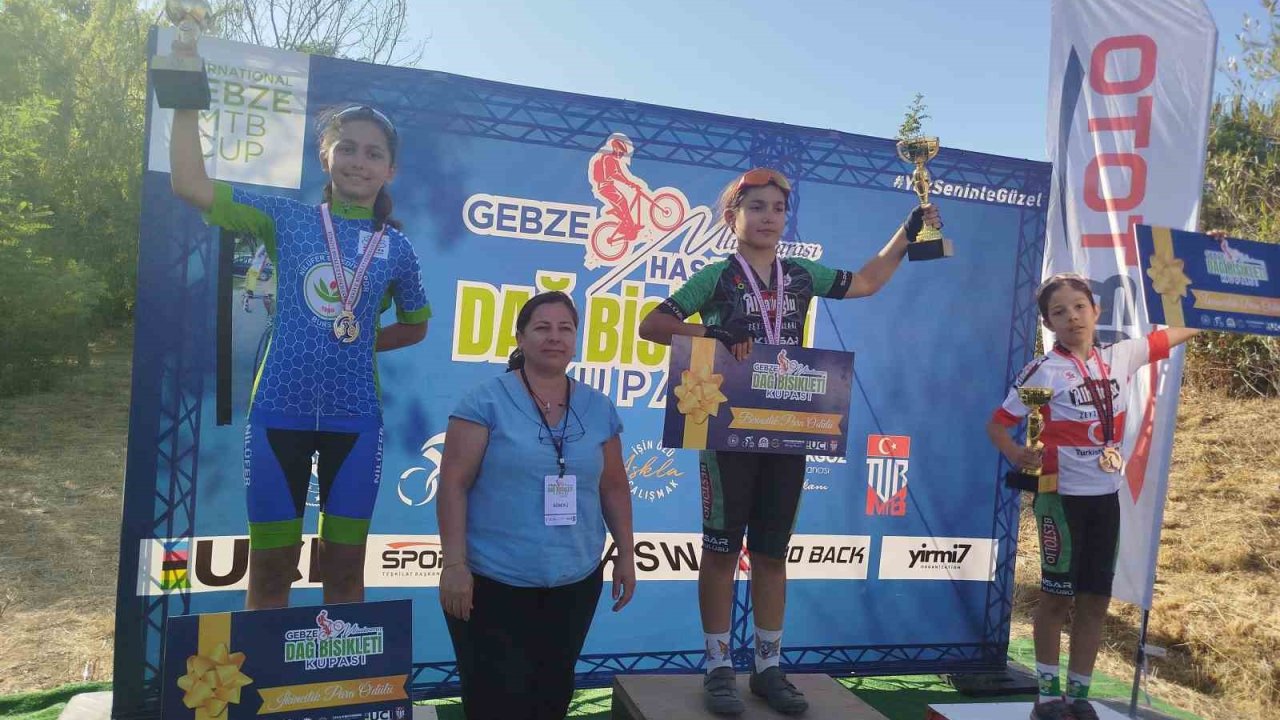 Akhisarlı pedallar Gebze’de kürsüye çıktı