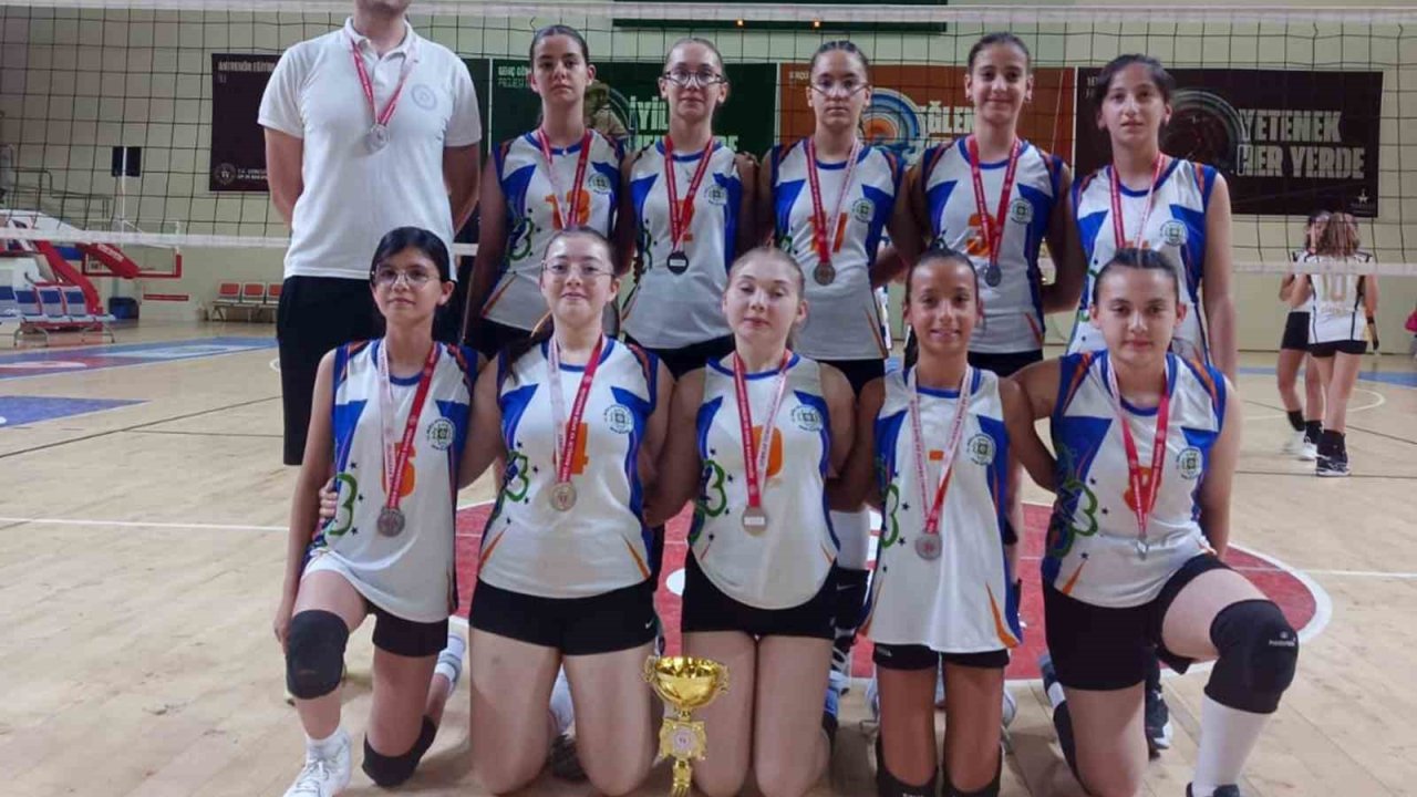 Muğla Büyükşehir’in Voleybol takımlarından çifte başarı