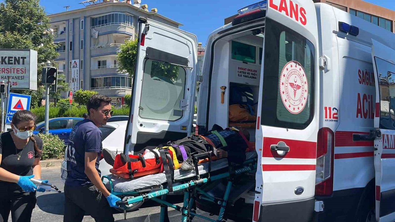 Alanya’da motosiklet ile otomobil çarpıştı: 1 yaralı