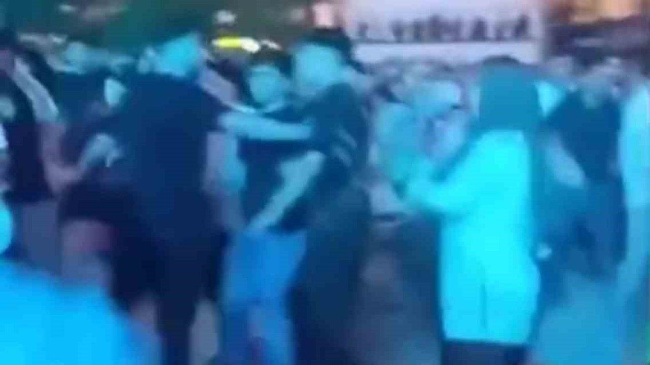 Bursa’da Buray konserinde kavga çıktı: O anlar kamerada