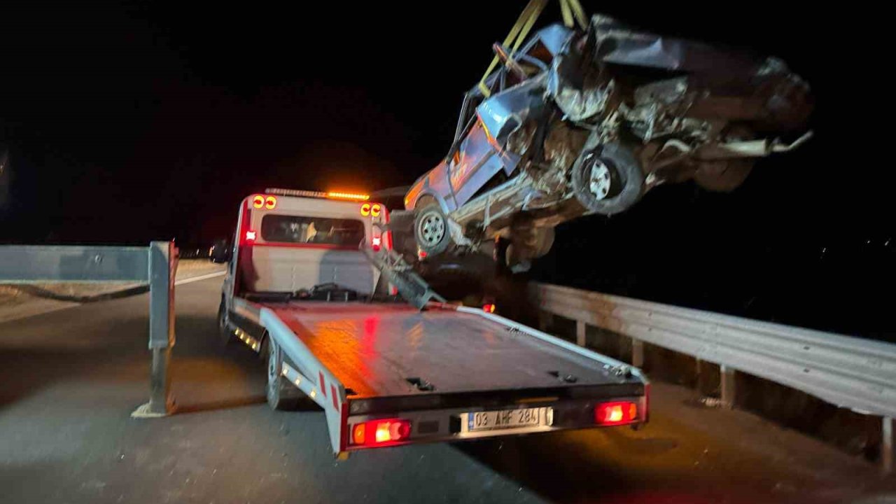 Parçalanan otomobilde şans eseri 1 kişi yaralandı