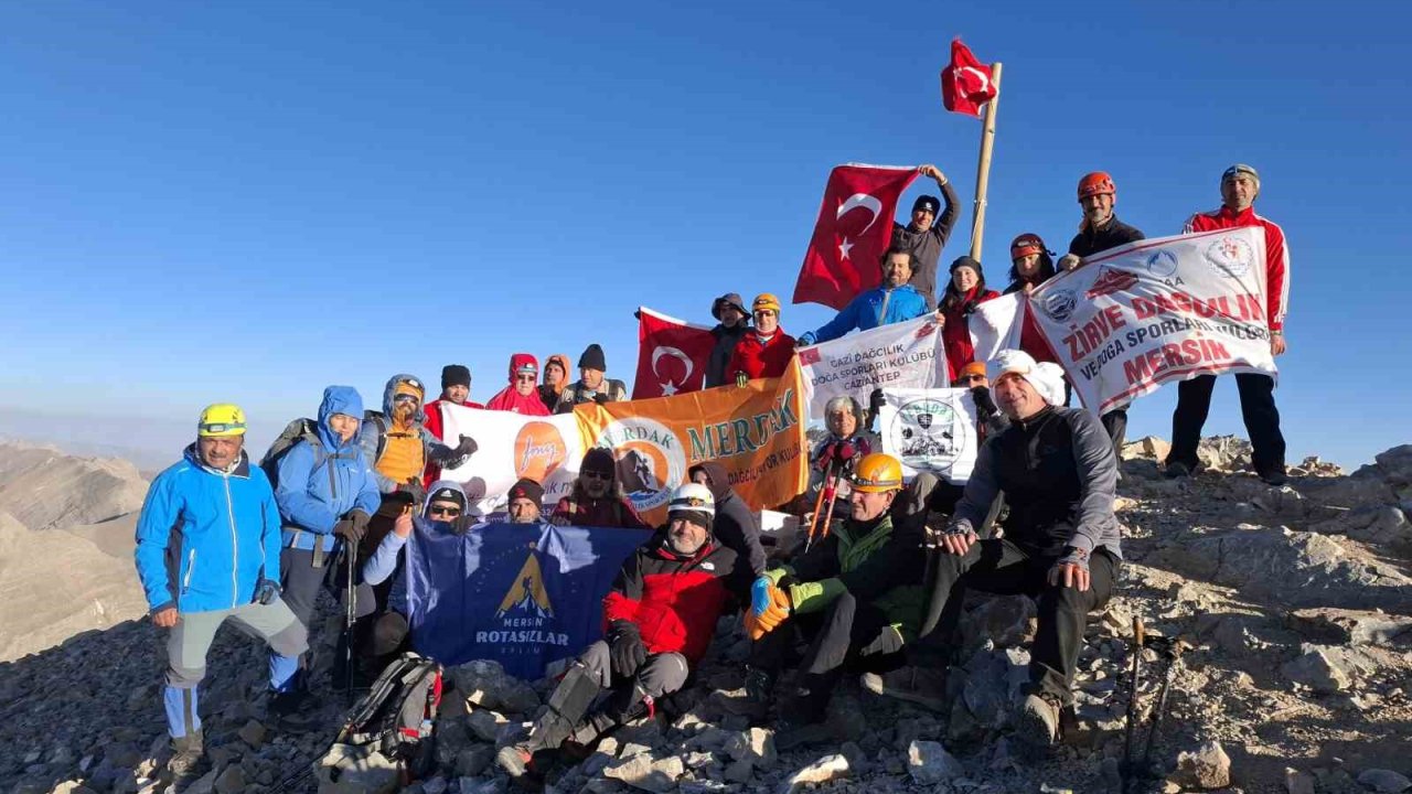 MERDAK’ın 19. Ulusal Dağcılık Festivali’nde Medetsiz Zirvesine anma tırmanışı yapıldı