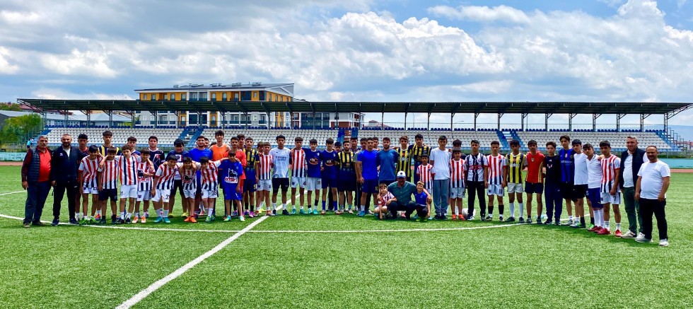 Kars Kale spor ve Kars spor arasında hazırlık maçı yapıldı