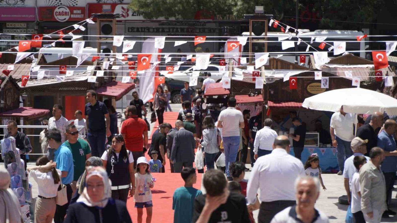 Van’da ’İşyurtları Ürün ve El Sanatları Fuarı’ devam ediyor