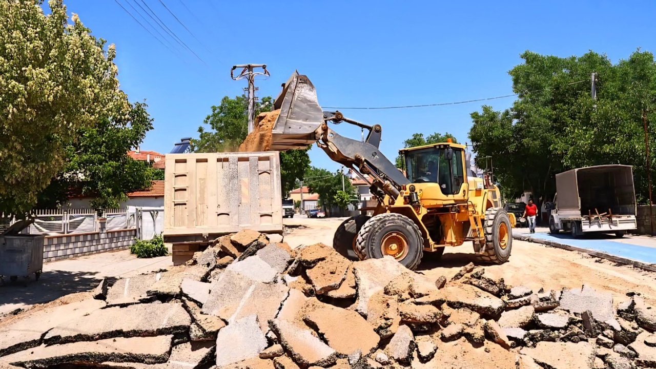 Tavas - Bağlar yolu alt yapı çalışması nedeniyle 2 gün trafiğe kapatıldı