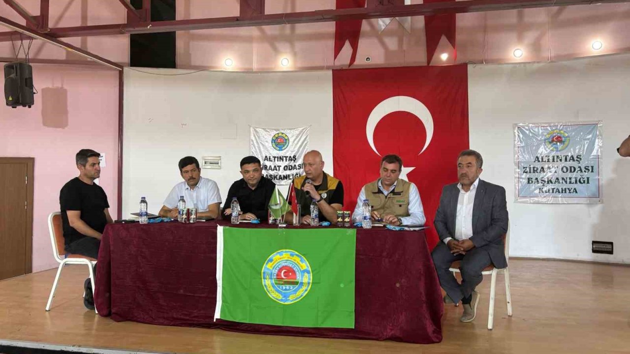 Altıntaş’ta çiftçilerin karşılaştığı sorunlar ve çözüm önerileri masaya yatırıldı